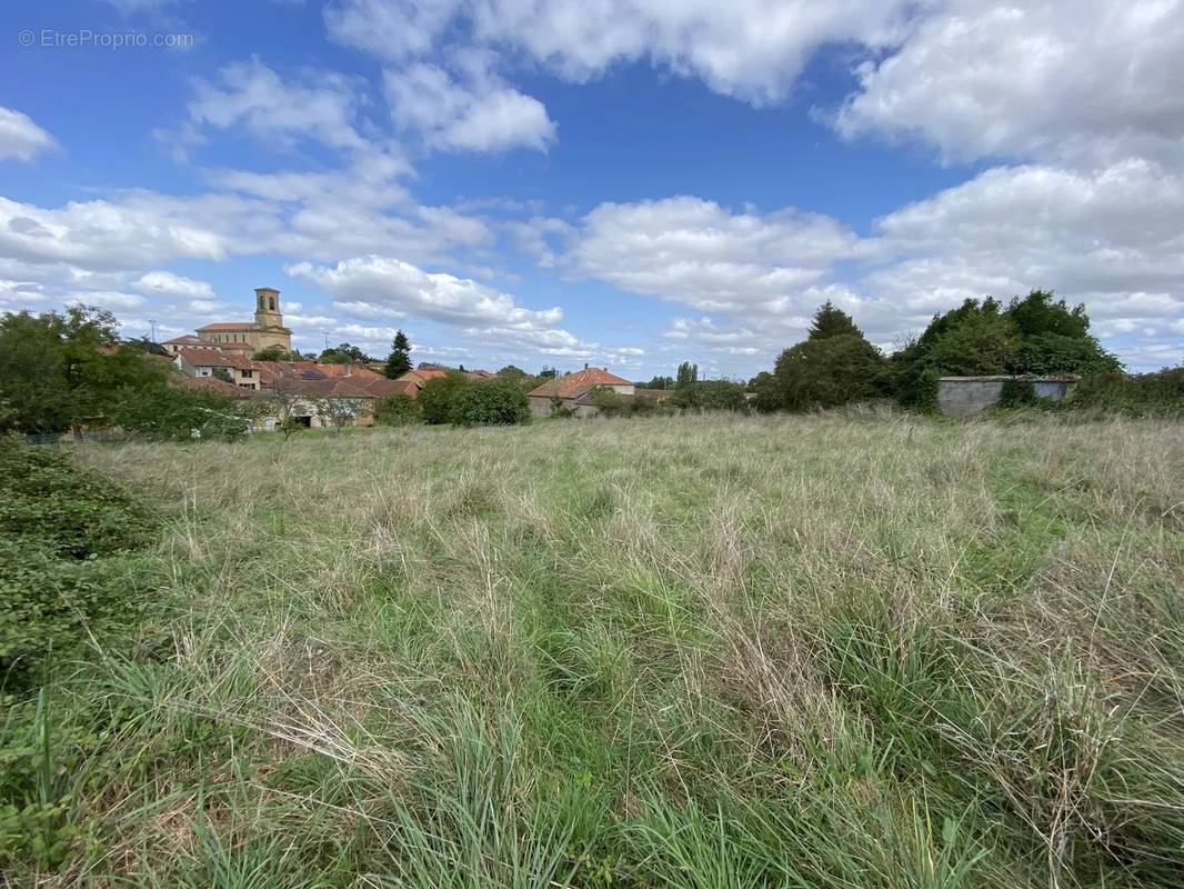 Terrain à AURIGNAC