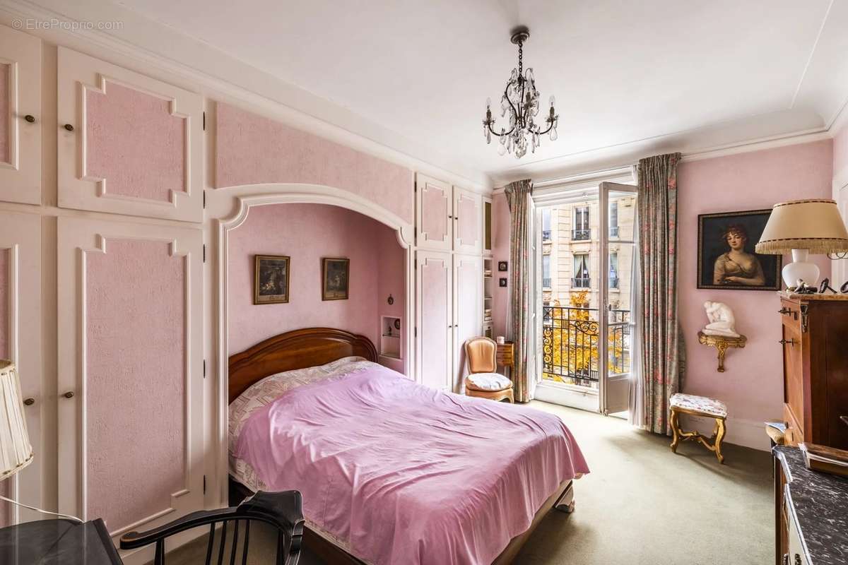 Appartement à PARIS-16E