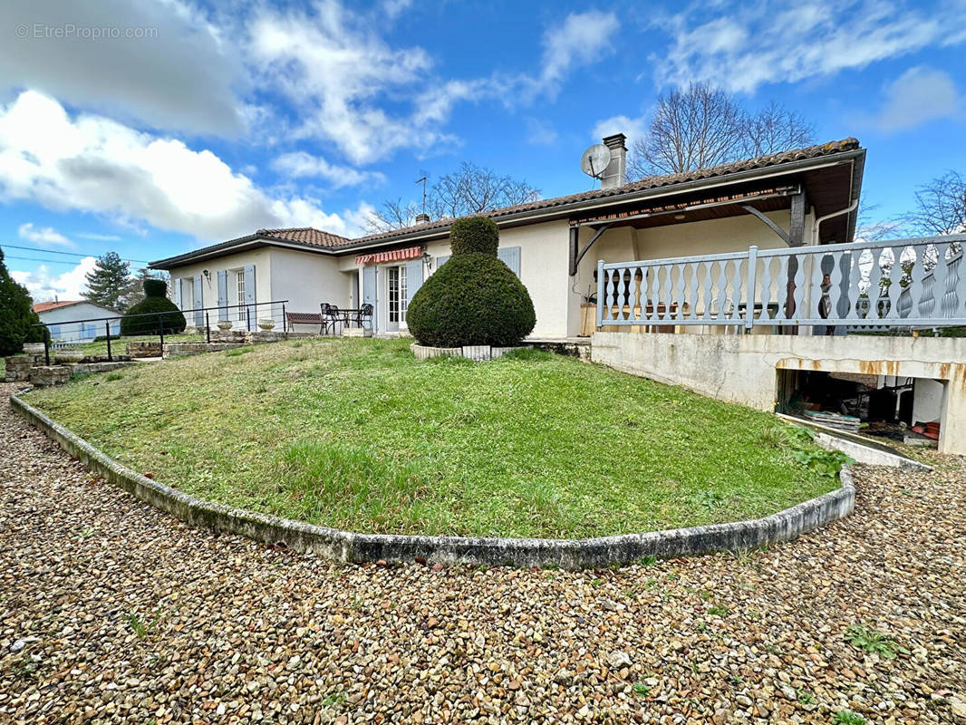 Maison à LA COURONNE