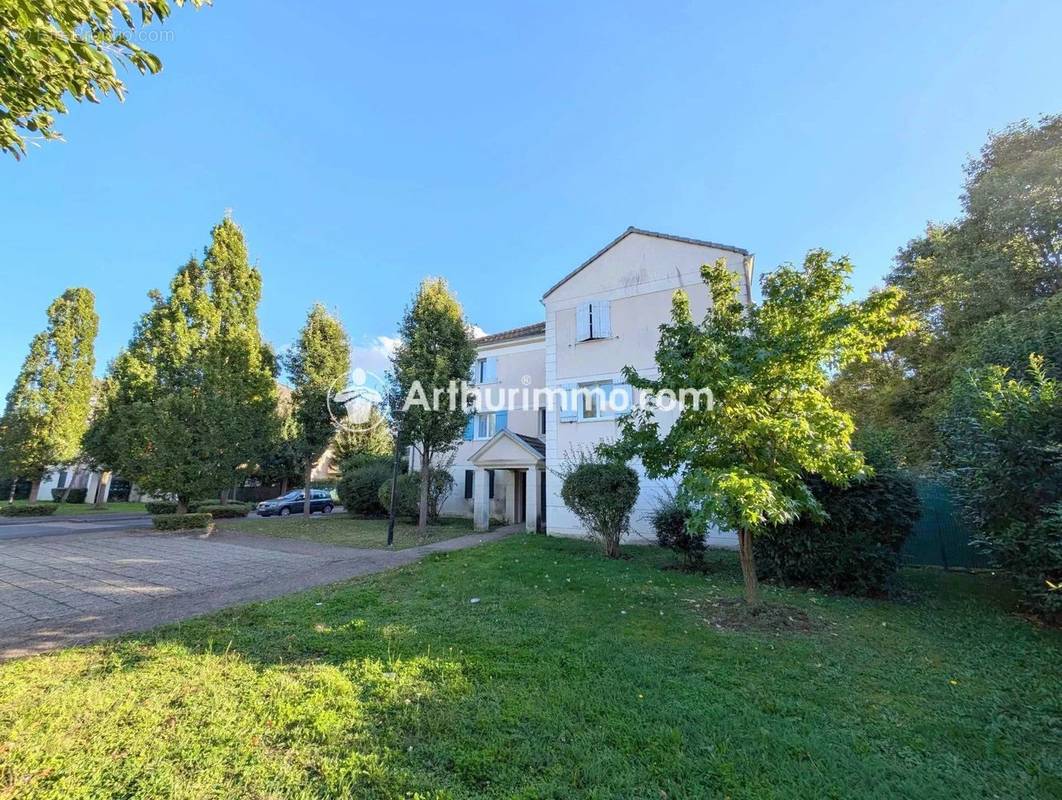 Appartement à SAVIGNY-LE-TEMPLE