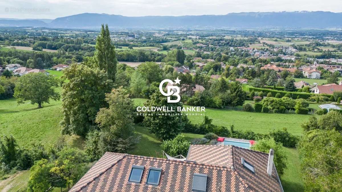 Maison à COLLONGES-SOUS-SALEVE