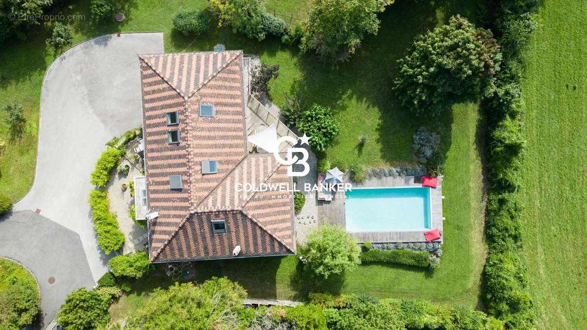 Maison à COLLONGES-SOUS-SALEVE