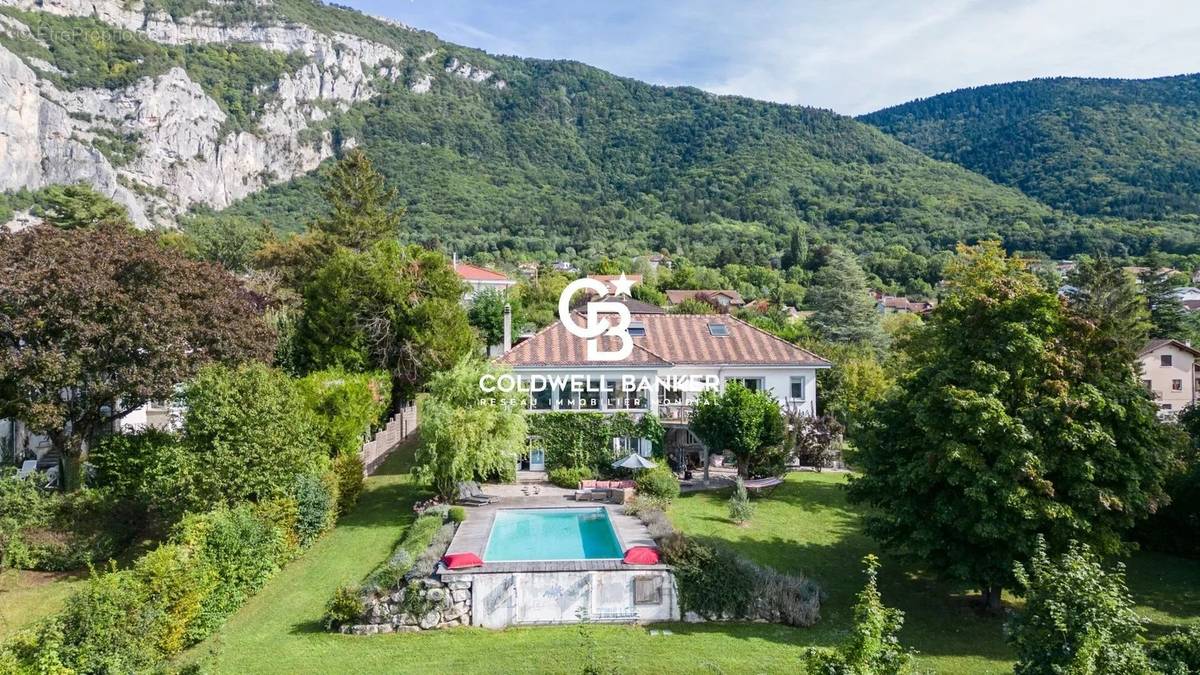 Maison à COLLONGES-SOUS-SALEVE