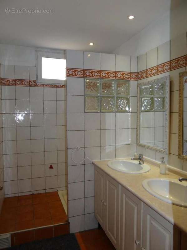   - Appartement à VALLAURIS