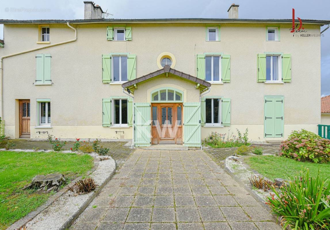 Maison à CONDAT-SUR-VIENNE