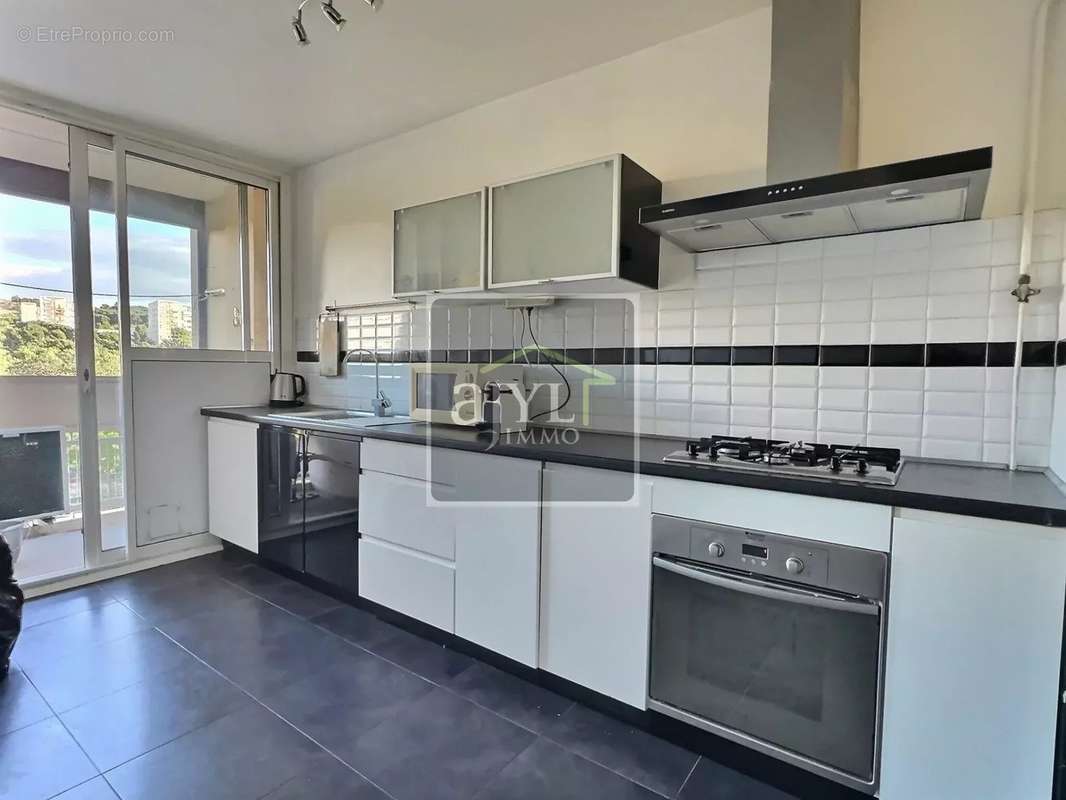 Appartement à MARSEILLE-15E