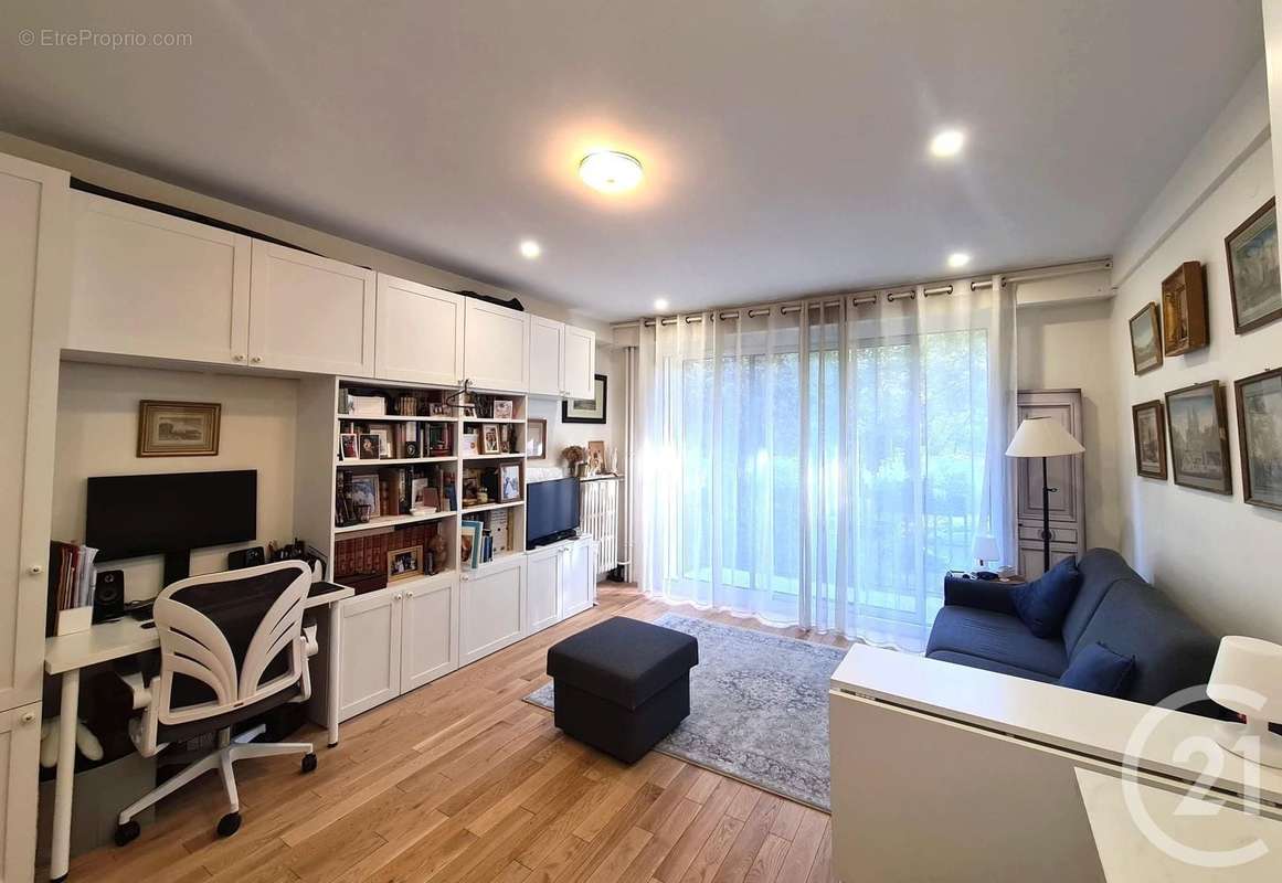 Appartement à NEUILLY-SUR-SEINE