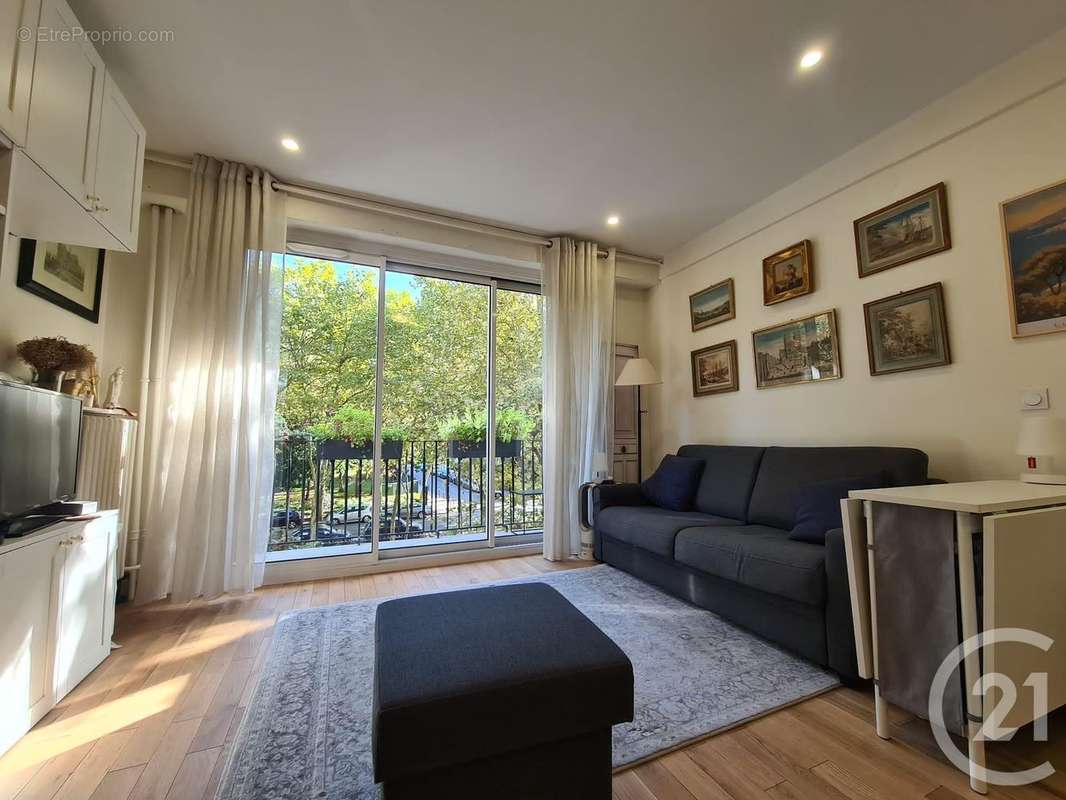 Appartement à NEUILLY-SUR-SEINE