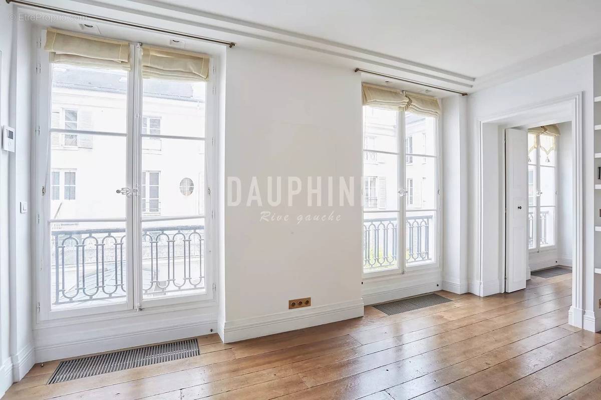 Appartement à PARIS-7E