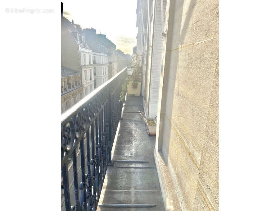 Appartement à PARIS-8E