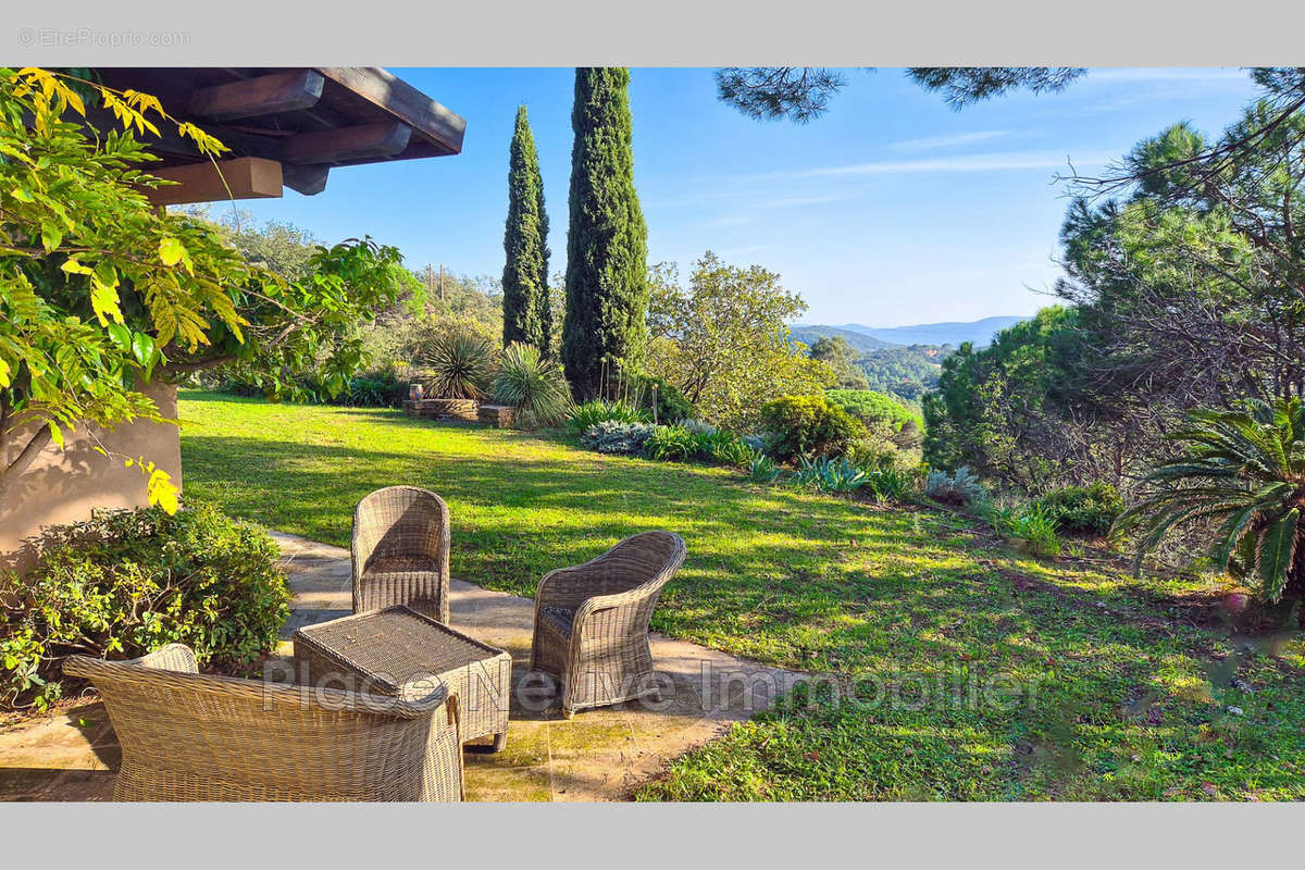 Maison à LA GARDE-FREINET