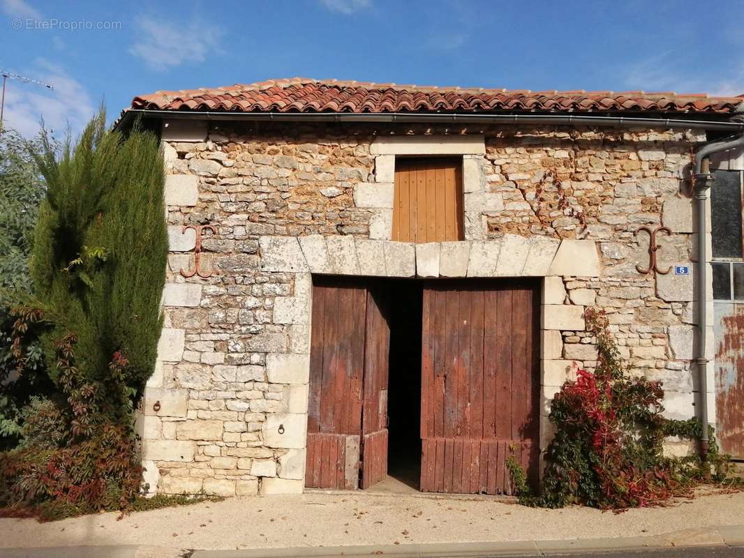 Maison à CHARROUX