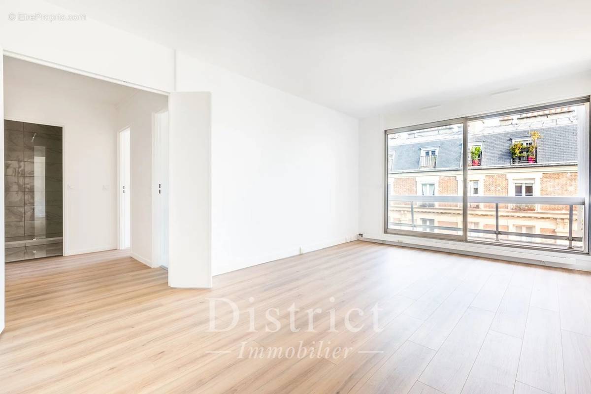 Appartement à PARIS-18E