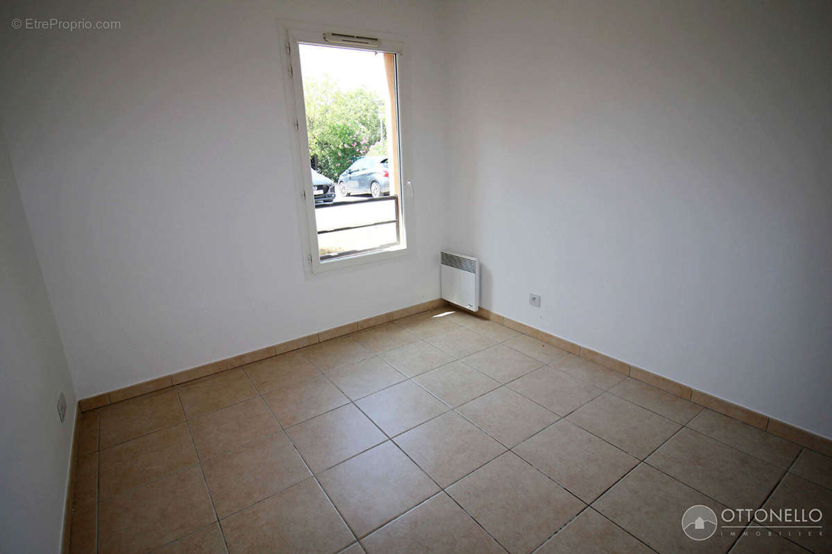 Appartement à ROQUEBRUNE-SUR-ARGENS