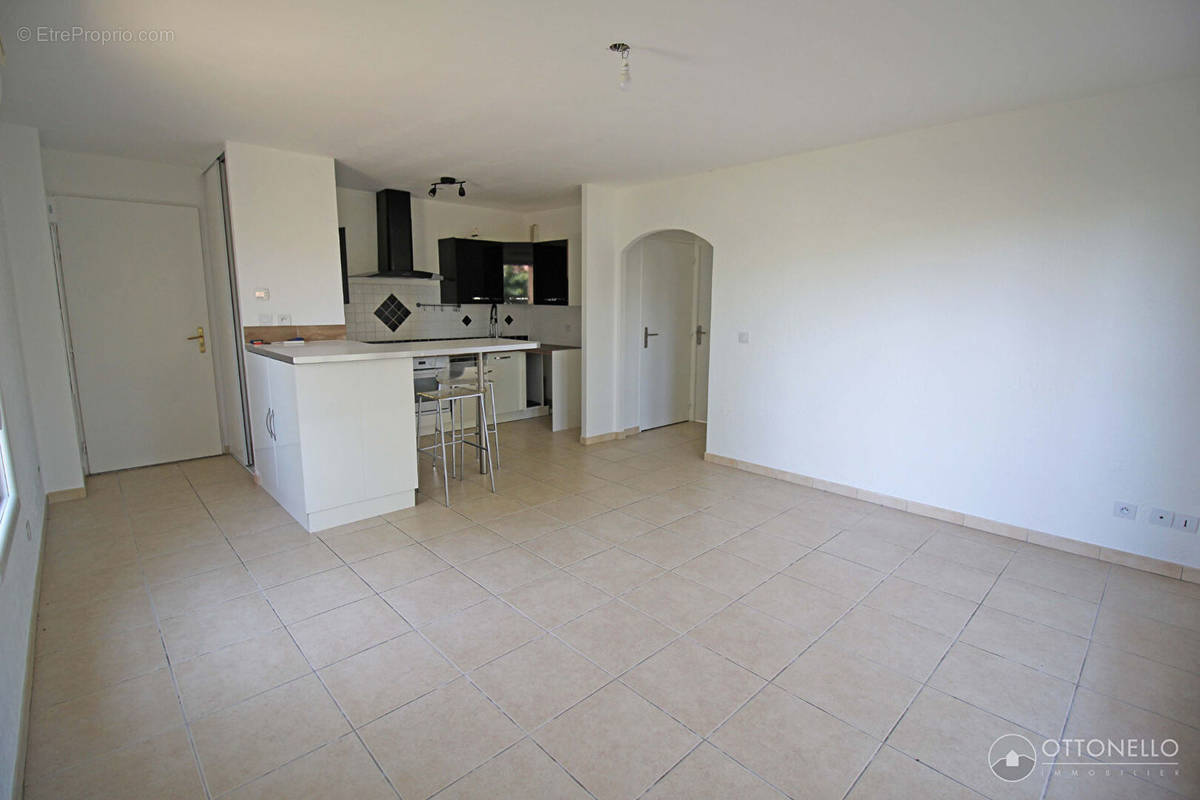 Appartement à ROQUEBRUNE-SUR-ARGENS