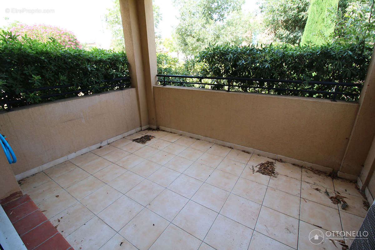 Appartement à ROQUEBRUNE-SUR-ARGENS