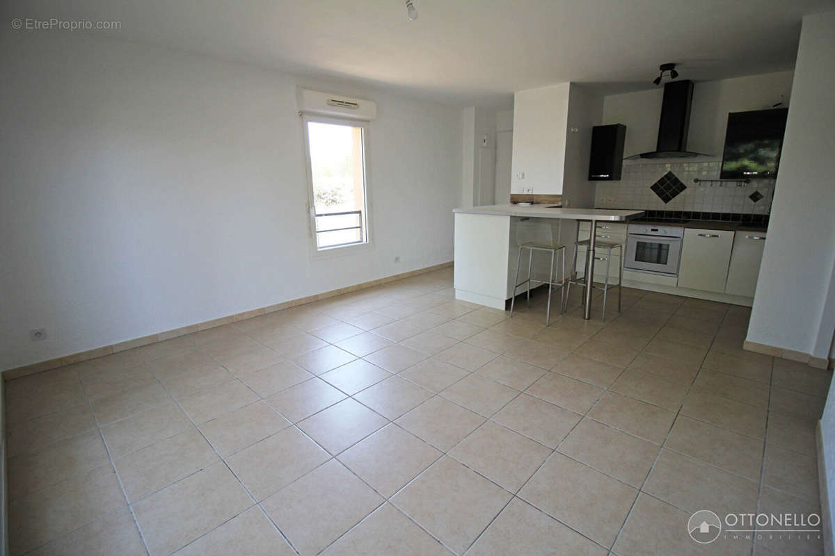 Appartement à ROQUEBRUNE-SUR-ARGENS