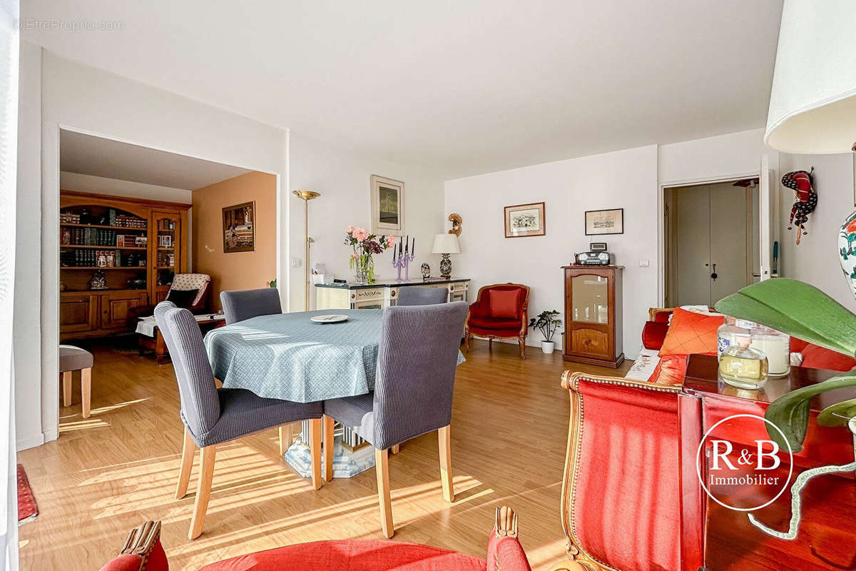 Appartement à LES CLAYES-SOUS-BOIS