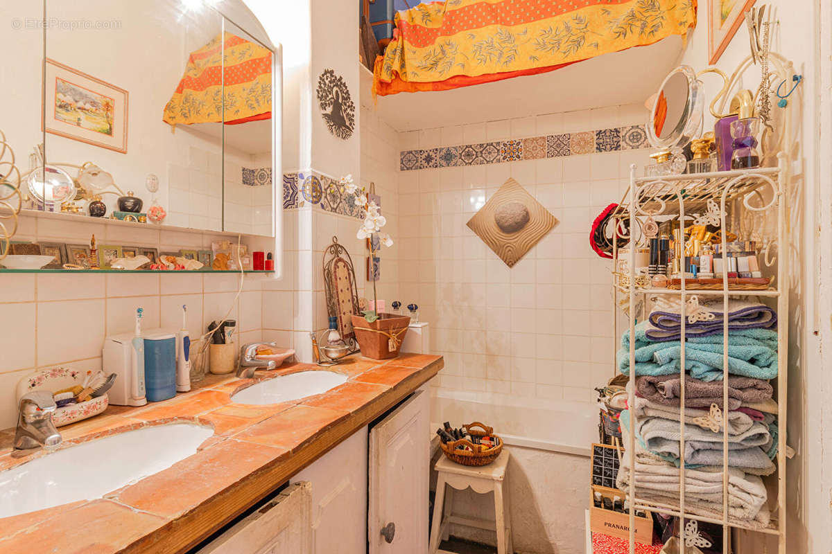 Appartement à MARSEILLE-6E