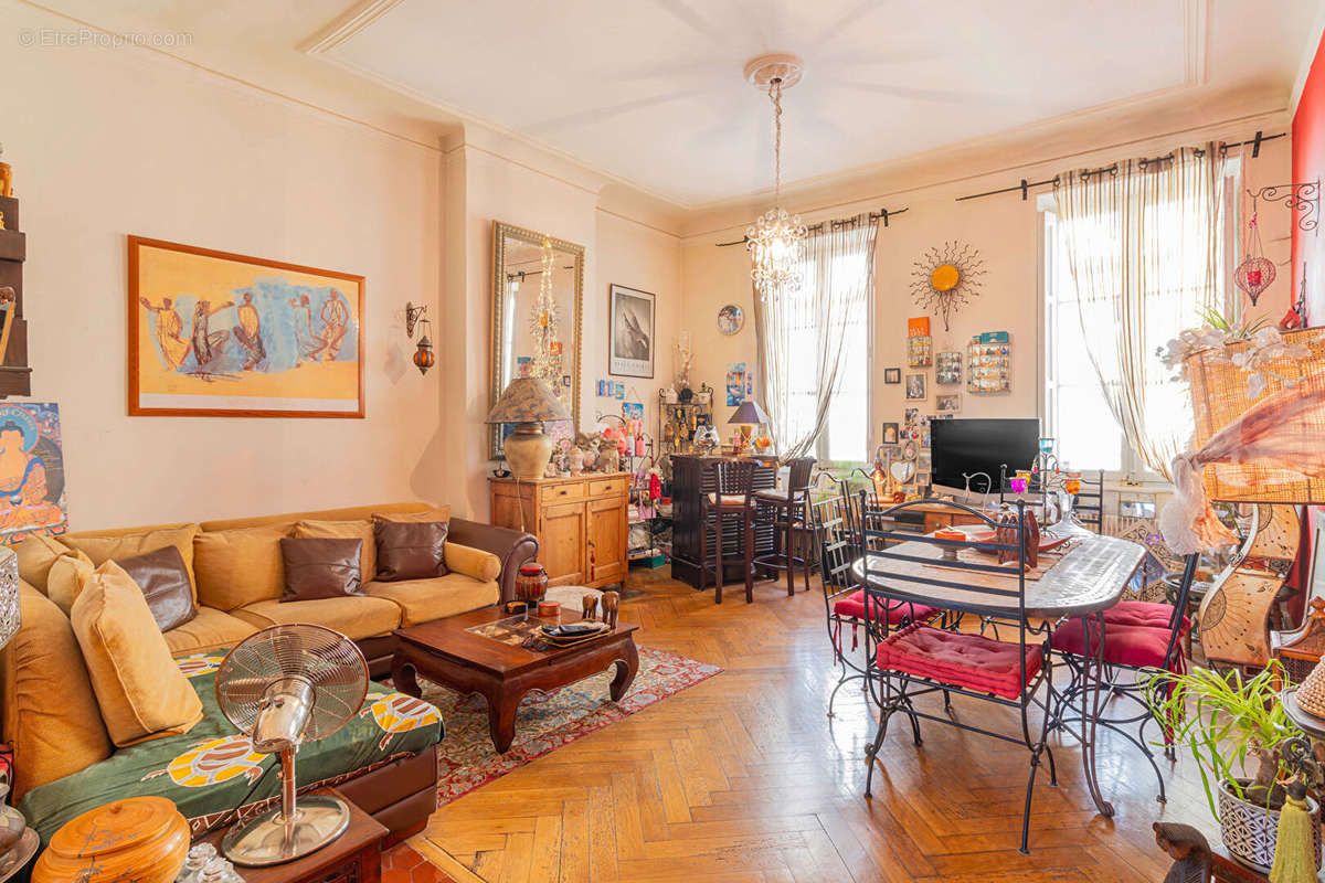 Appartement à MARSEILLE-6E