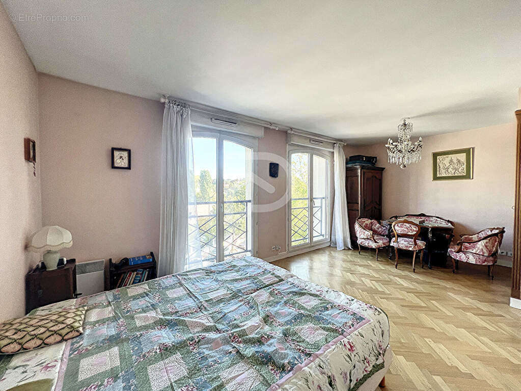 Appartement à LE PLESSIS-ROBINSON