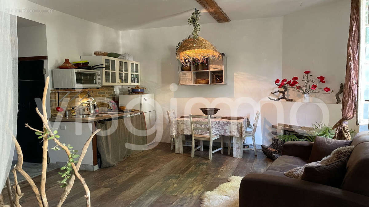 Appartement à MARSEILLE-1E