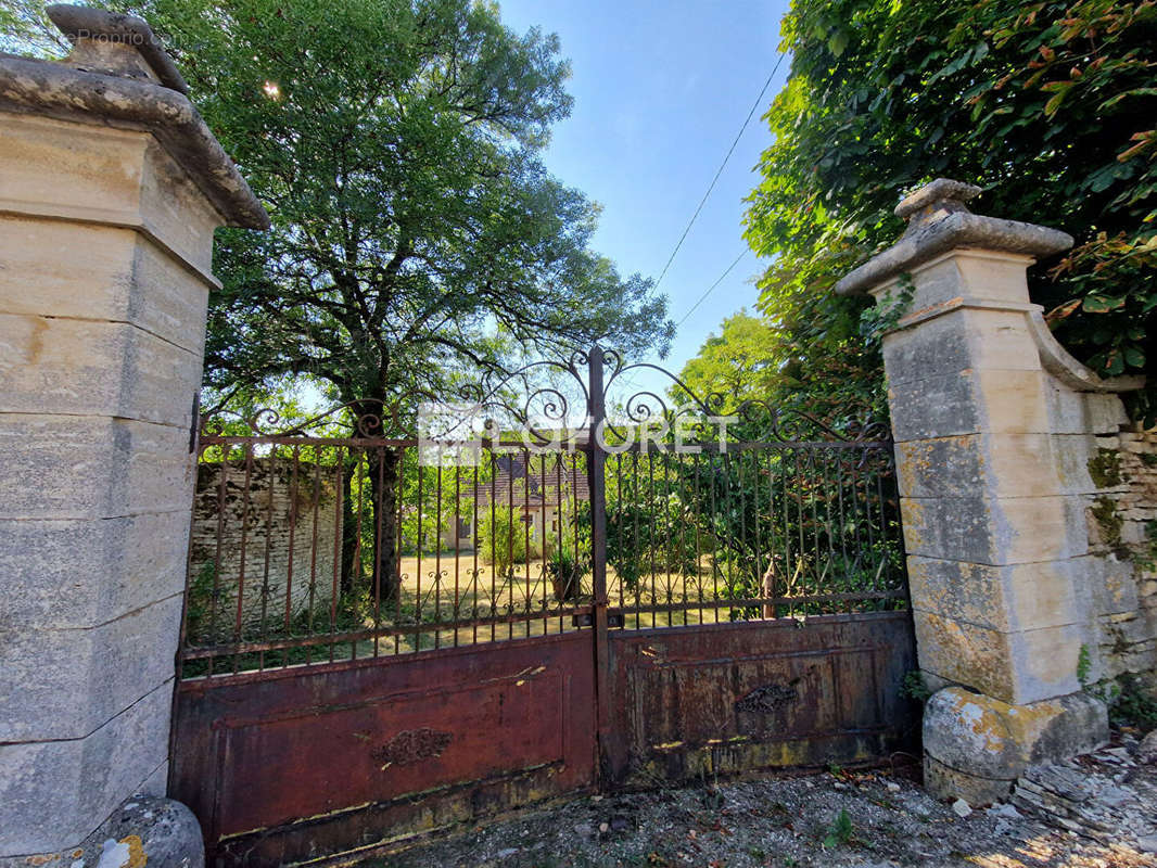 Maison à DAMPIERRE-ET-FLEE