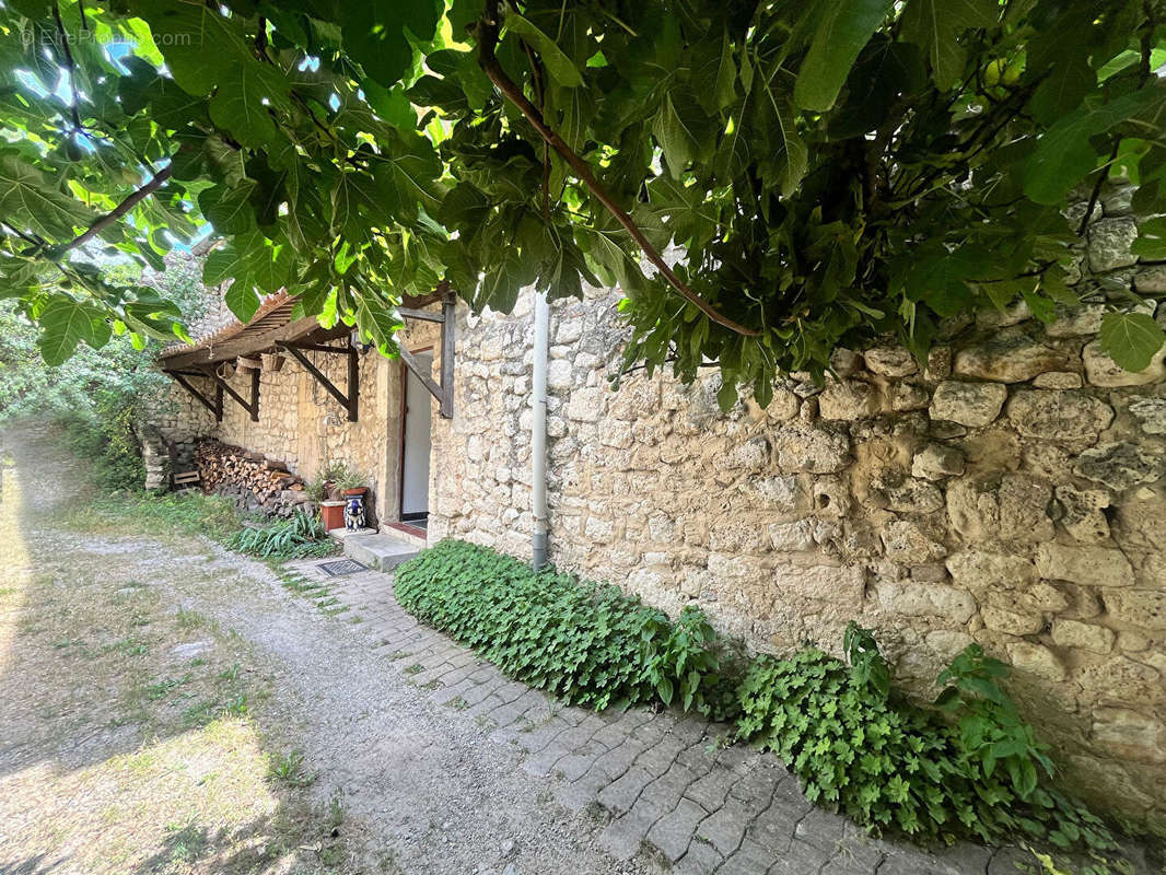 Maison à LA GARDE-ADHEMAR