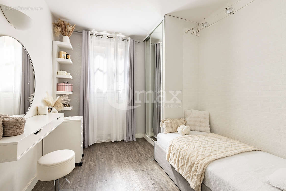 Appartement à COURBEVOIE