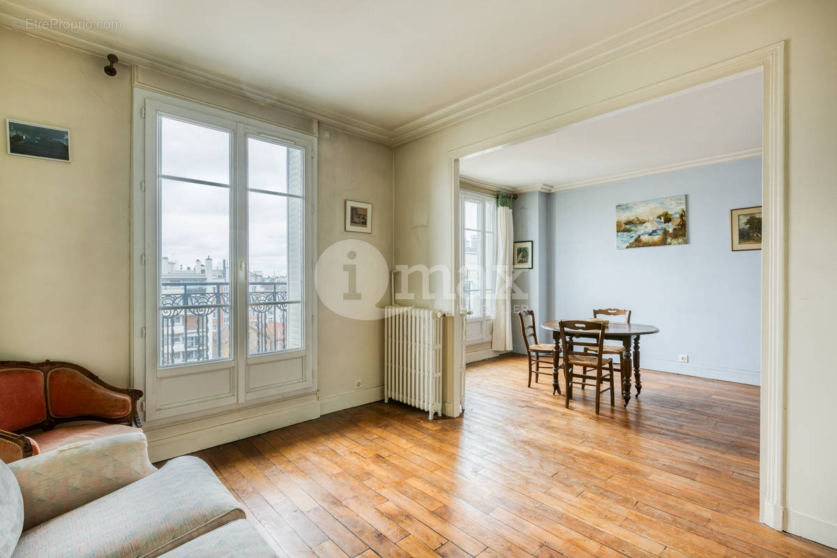 Appartement à COURBEVOIE