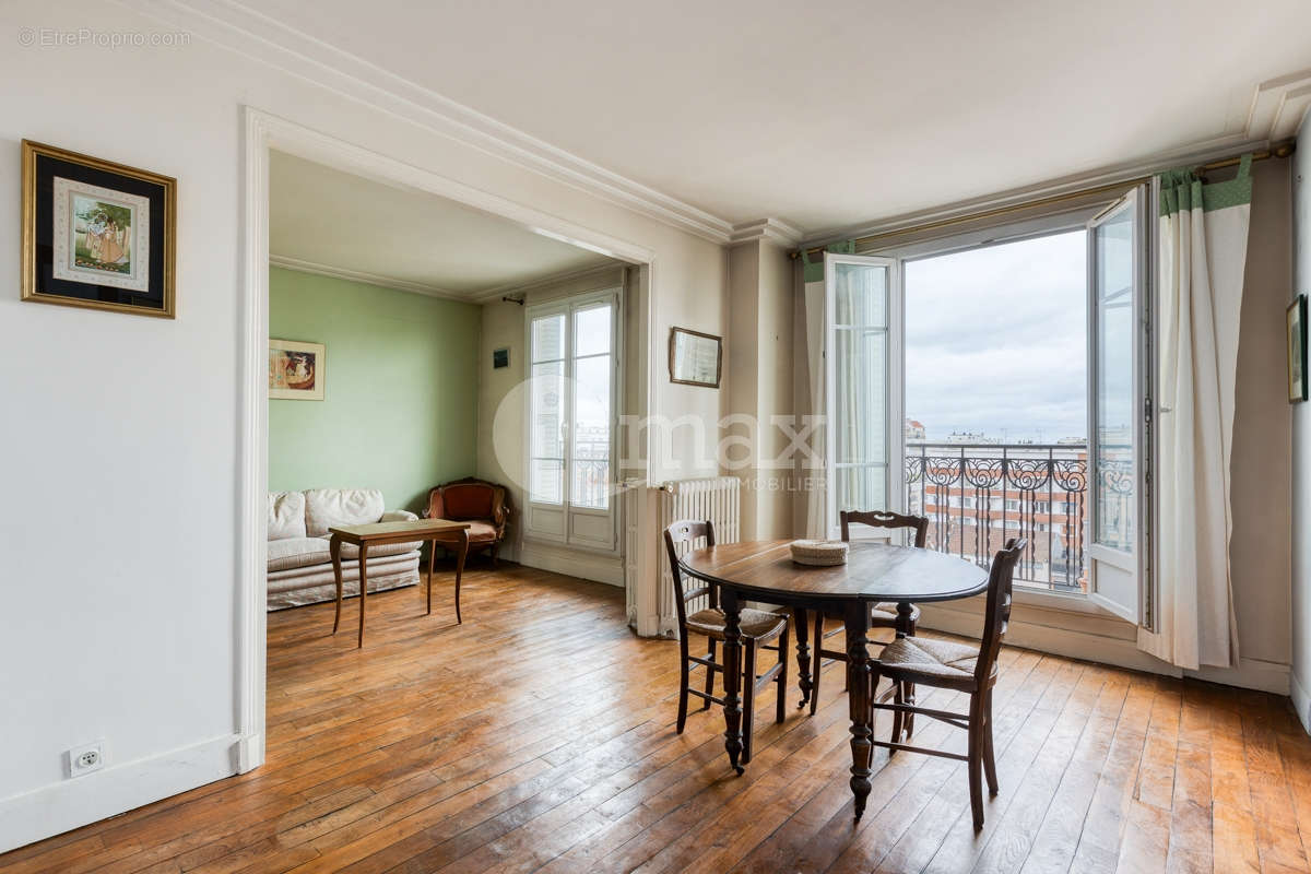 Appartement à COURBEVOIE