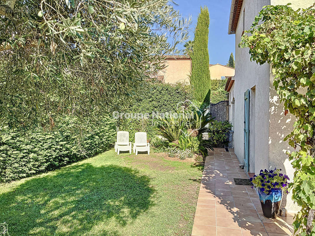 Maison à LA ROQUETTE-SUR-SIAGNE