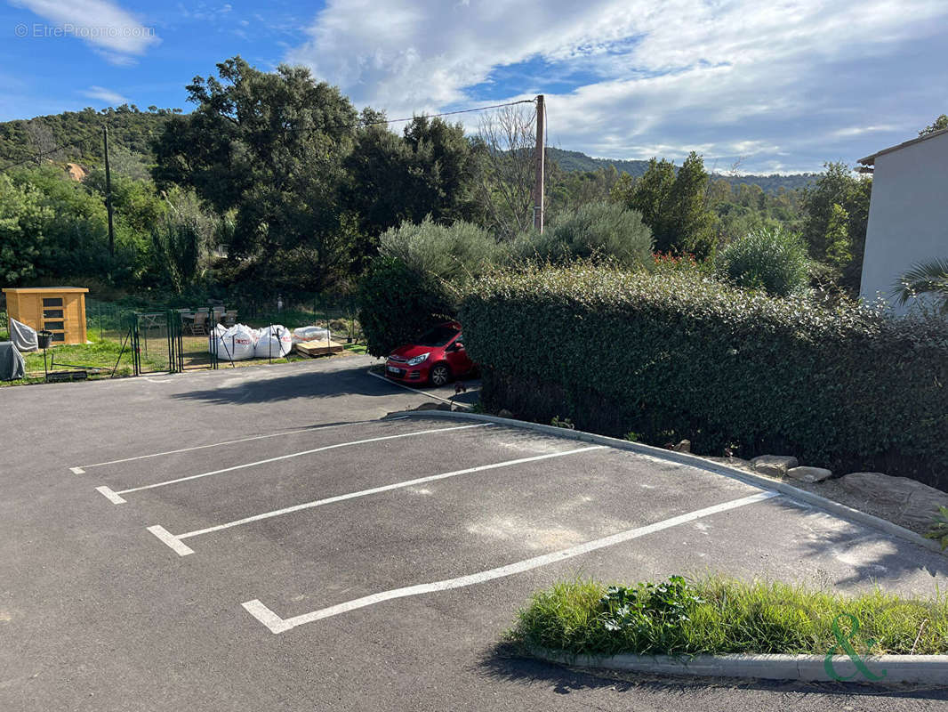 Appartement à BORMES-LES-MIMOSAS