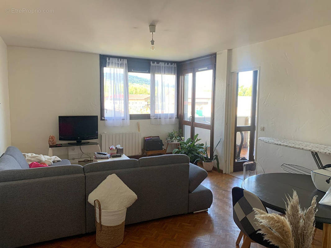 Appartement à YENNE