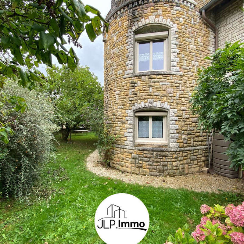 Maison à SAINT-DENIS-LES-BOURG