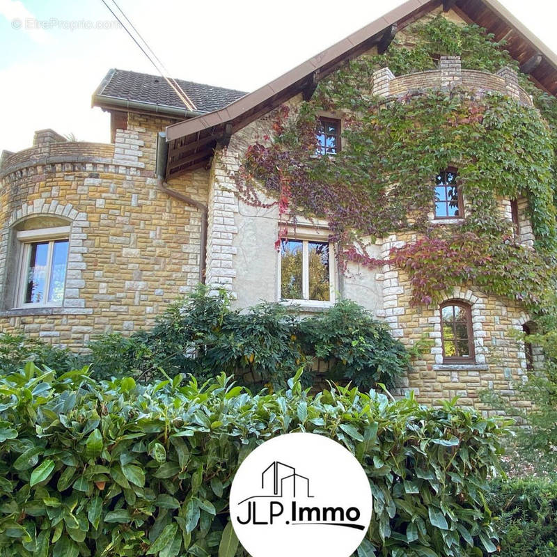 Maison à SAINT-DENIS-LES-BOURG