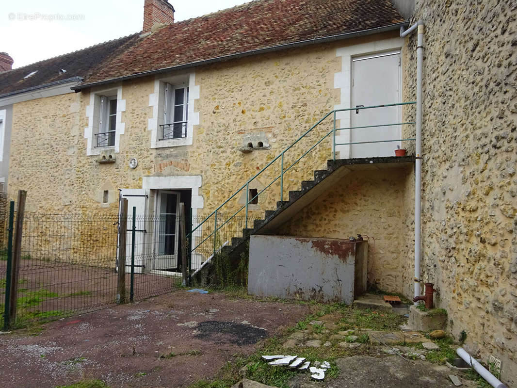 Appartement à SAINT-COSME-EN-VAIRAIS