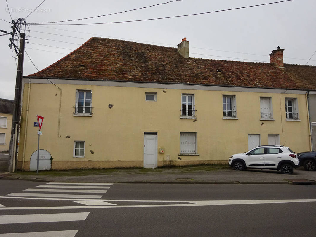 Appartement à SAINT-COSME-EN-VAIRAIS