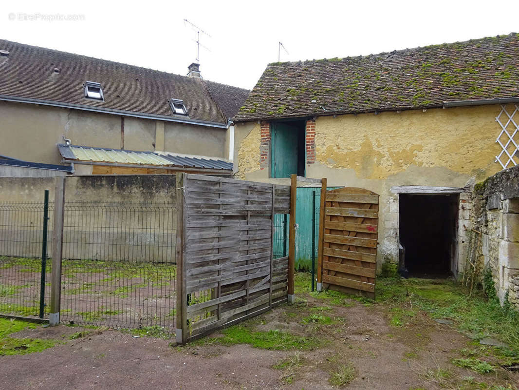 Appartement à SAINT-COSME-EN-VAIRAIS