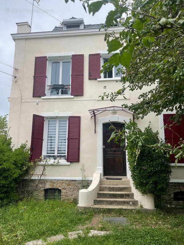 Appartement à SARTROUVILLE