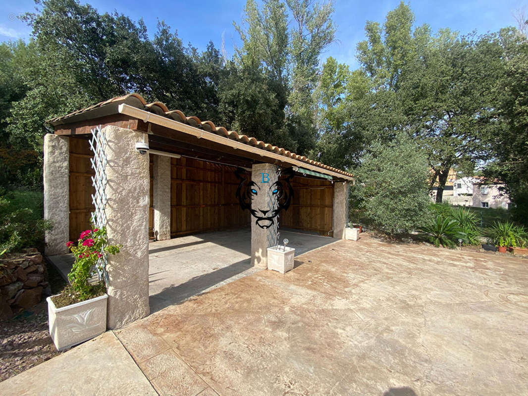 Maison à ROQUEBRUNE-SUR-ARGENS