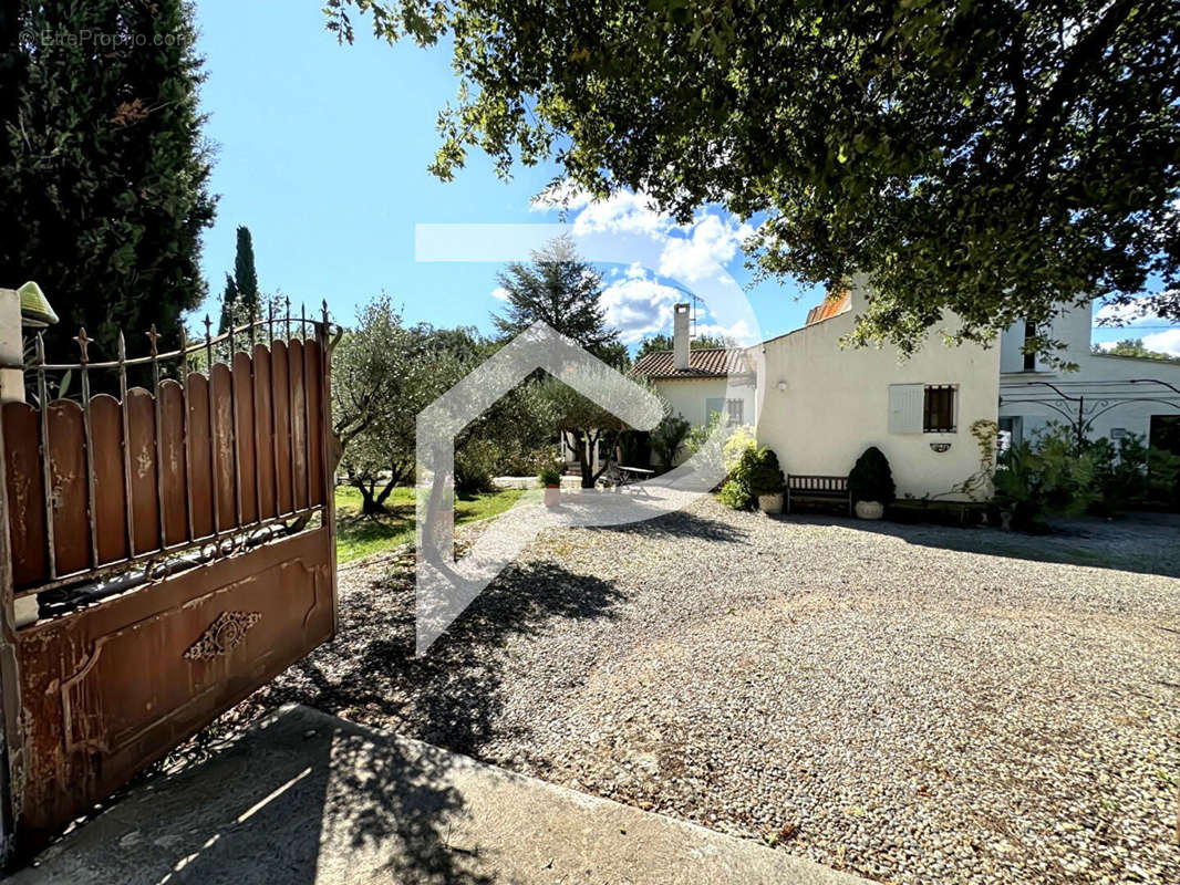 Maison à L&#039;ISLE-SUR-LA-SORGUE