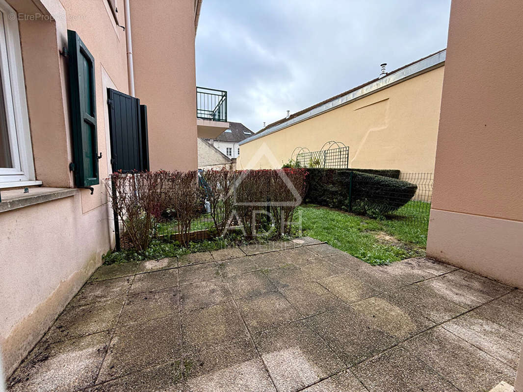 Appartement à LA QUEUE-LES-YVELINES