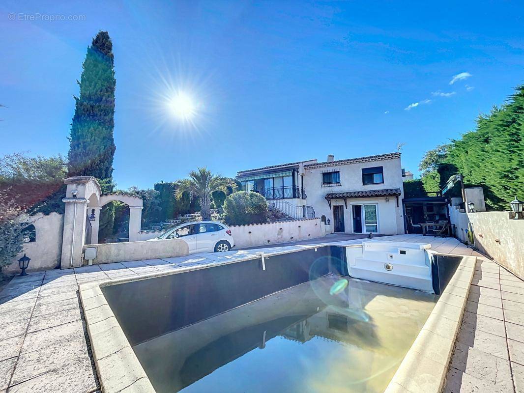 Maison à ROQUEBRUNE-SUR-ARGENS