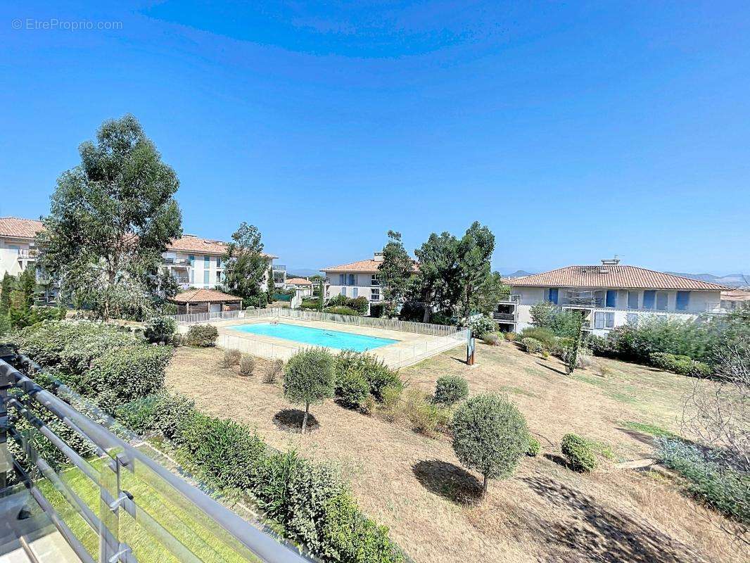 Appartement à ROQUEBRUNE-SUR-ARGENS