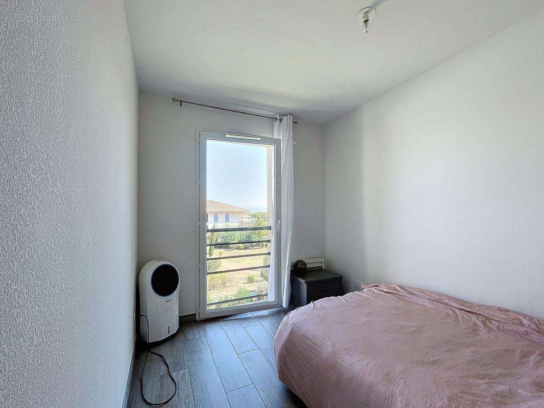 Appartement à ROQUEBRUNE-SUR-ARGENS