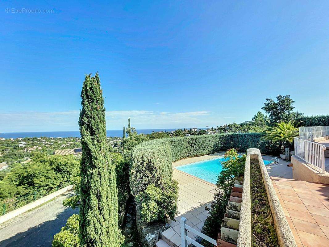 Maison à ROQUEBRUNE-SUR-ARGENS