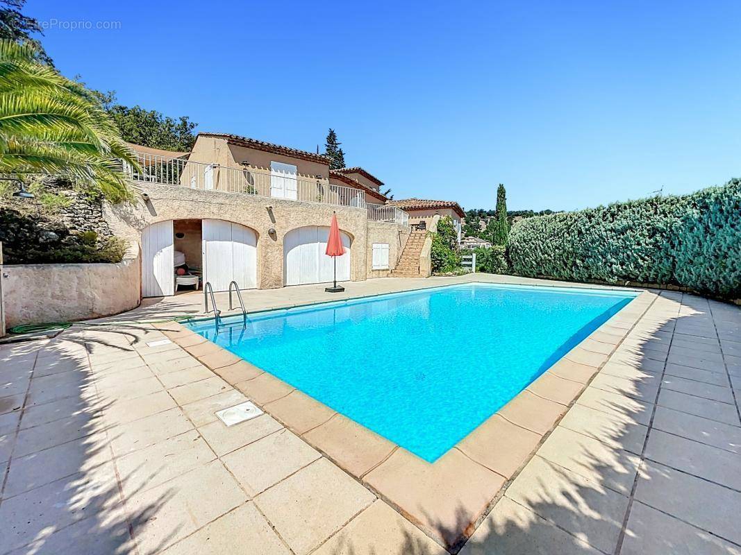 Maison à ROQUEBRUNE-SUR-ARGENS