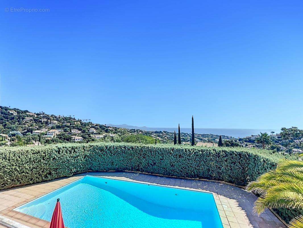 Maison à ROQUEBRUNE-SUR-ARGENS