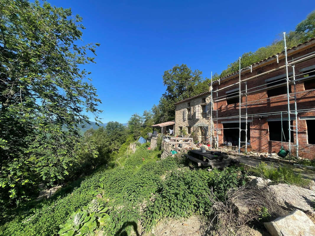 Maison à SAINT-LAURENT-DE-CERDANS